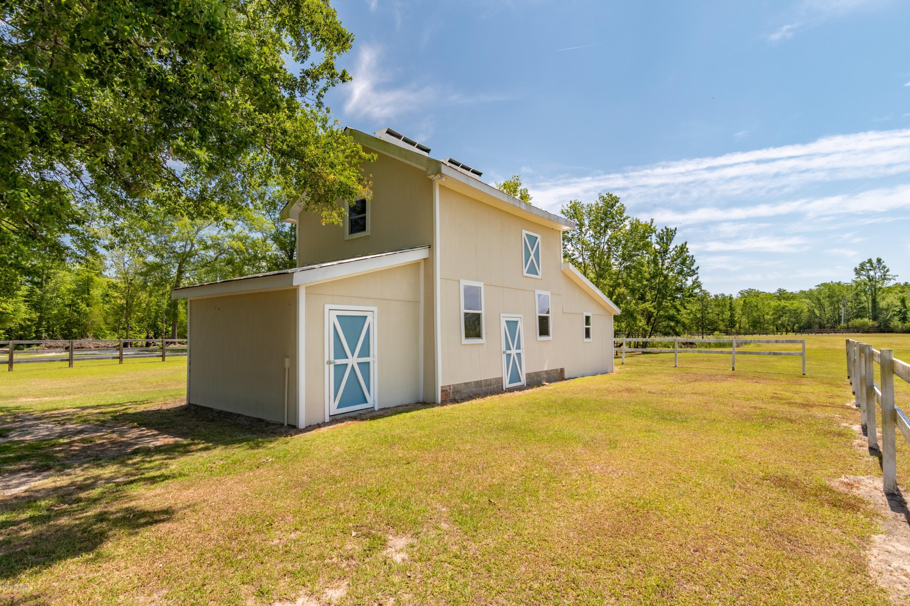 6879 Clarks Neck Road Washington, NC 27889 - Photo 40 of 55 040_HorseStable