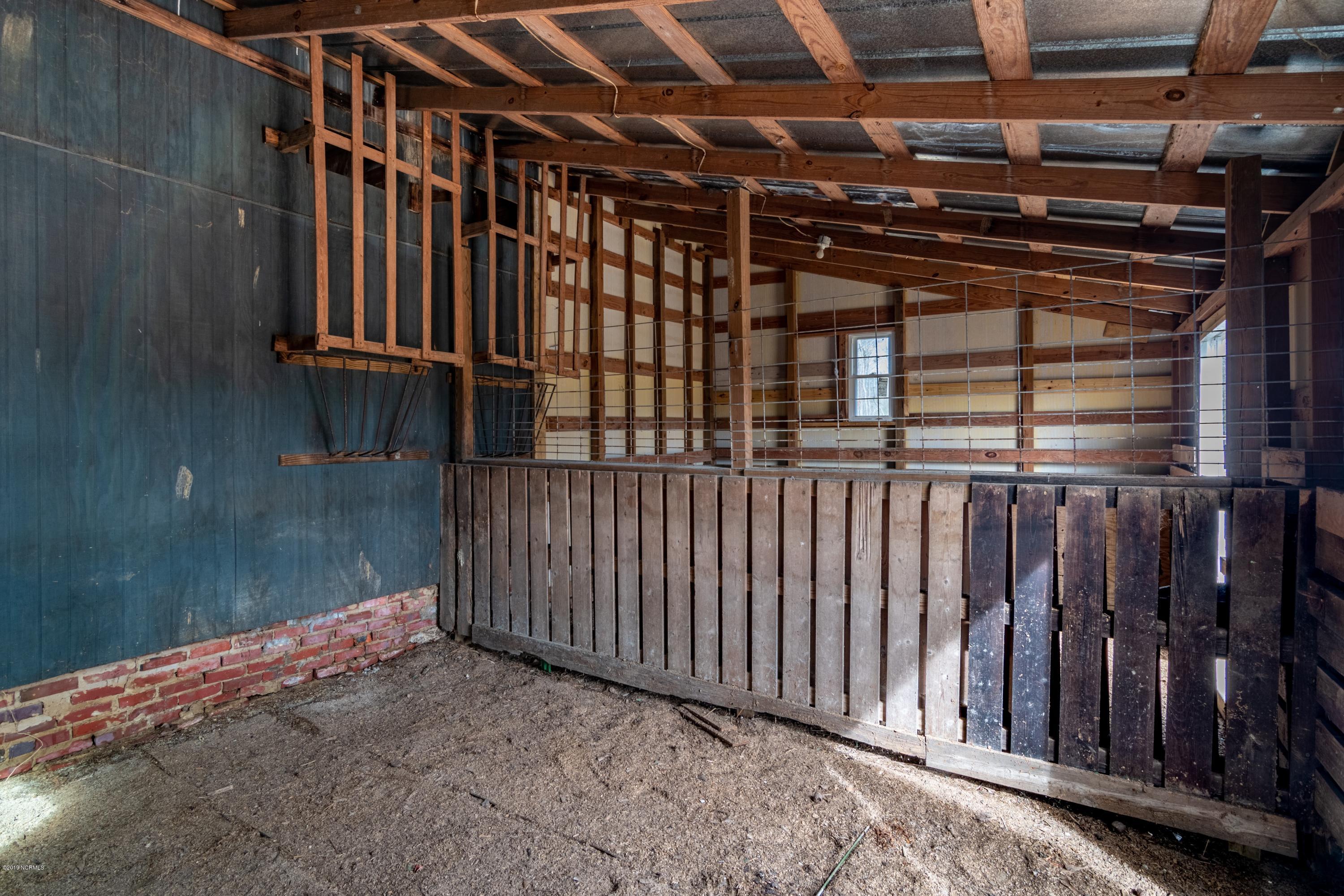 6879 Clarks Neck Road Washington, NC 27889 - Photo 41 of 55 041_HorseStableInterior