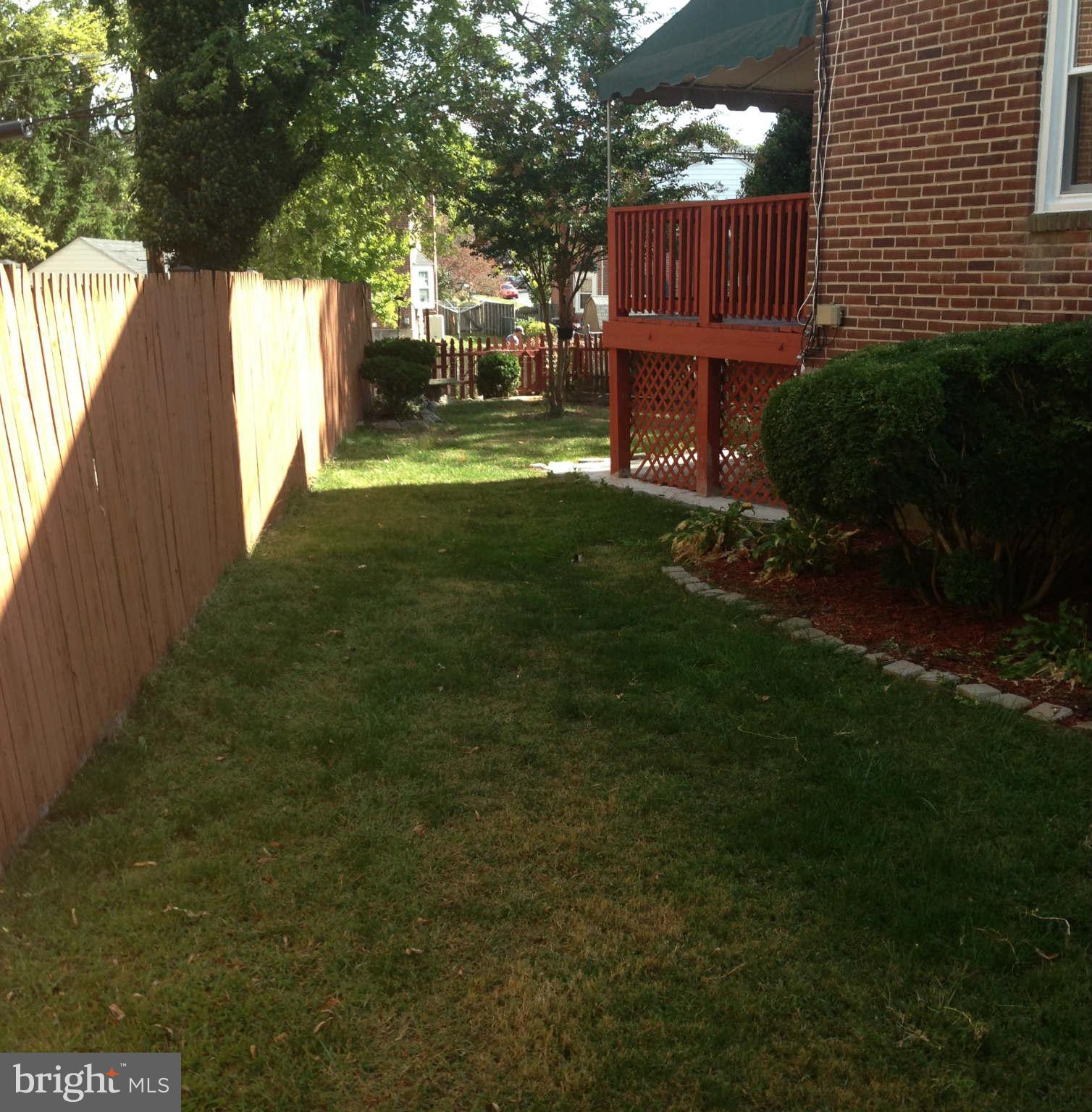 1800 Loch Shiel Road Baltimore, MD 21286 - Photo 3 of 30 Side Yard