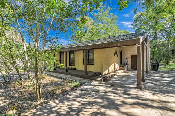 $2,350 | 32 West Rivercrest Drive, Houston, TX 77063