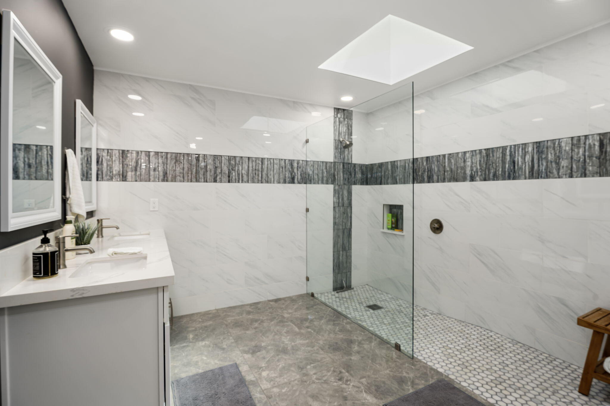 1 Temple Court Rancho Mirage, CA 92270 - Photo 22 of 32 Guest Bath 2