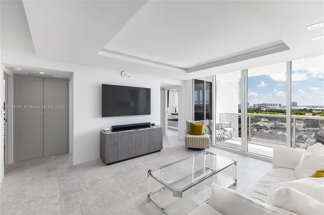 $1,190,000 | 1800 Sunset Harbour Drive, Unit 1515, Miami Beach, FL 33139