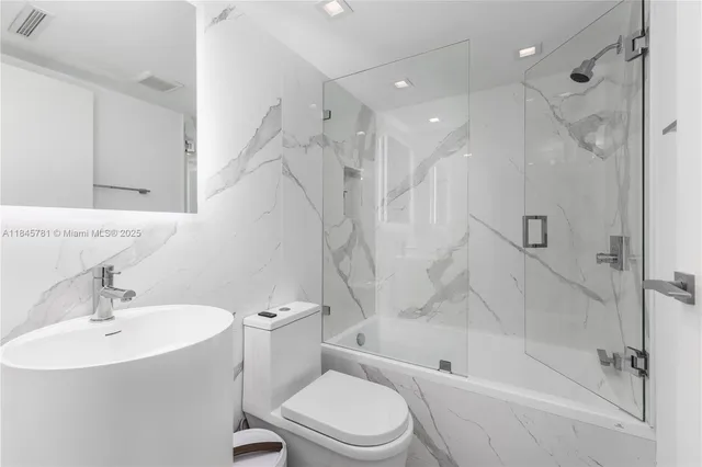 $1,190,000 | 1800 Sunset Harbour Drive, Unit 1515, Miami Beach, FL 33139