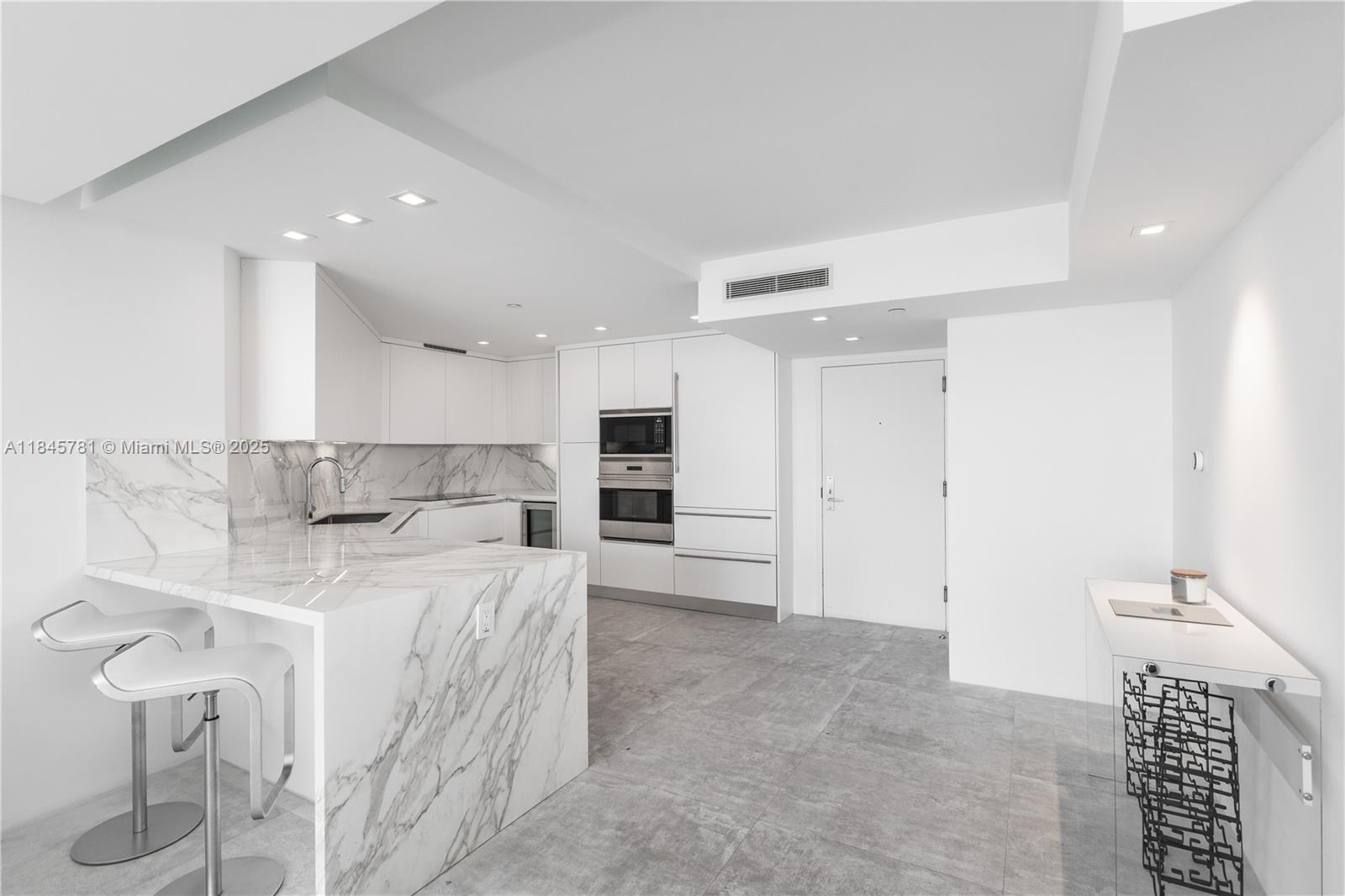 1800 Sunset Harbour Drive, Unit 1515 Miami Beach, FL 33139 - Photo 20 of 33