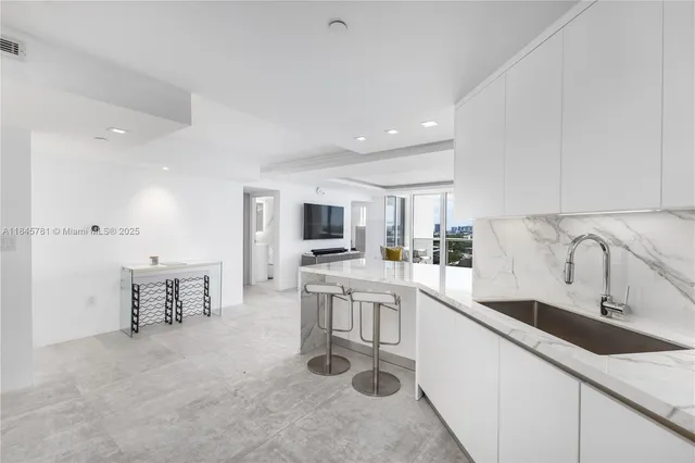 $1,190,000 | 1800 Sunset Harbour Drive, Unit 1515, Miami Beach, FL 33139