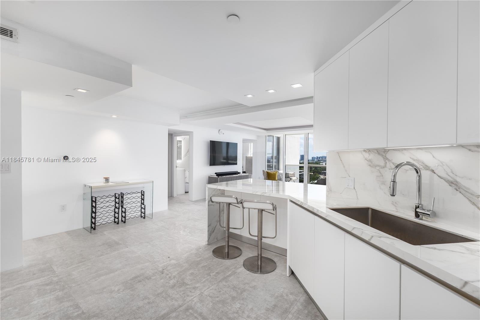 1800 Sunset Harbour Drive, Unit 1515 Miami Beach, FL 33139 - Photo 22 of 33