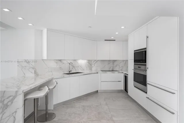 $1,190,000 | 1800 Sunset Harbour Drive, Unit 1515, Miami Beach, FL 33139