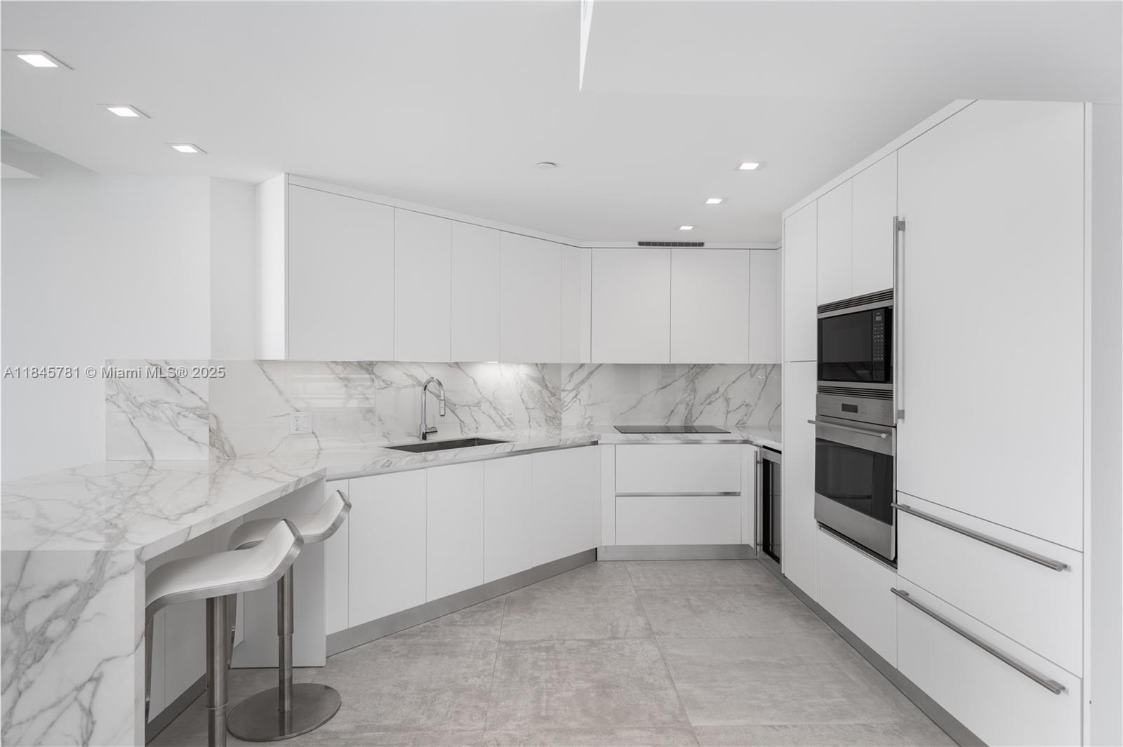 1800 Sunset Harbour Drive, Unit 1515 Miami Beach, FL 33139 - Photo 3 of 33