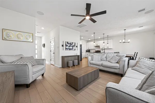 $2,500 | 15627 Tawny Stark Drive, Houston, TX 77044