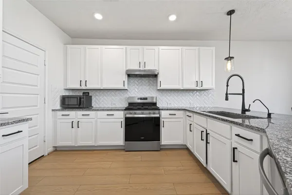 $2,500 | 15627 Tawny Stark Drive, Houston, TX 77044