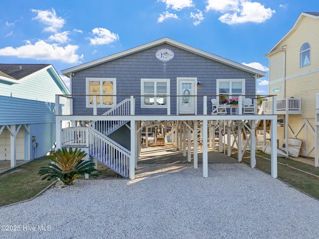 $928,000 | 122 Sanford Street, Holden Beach, NC 28462