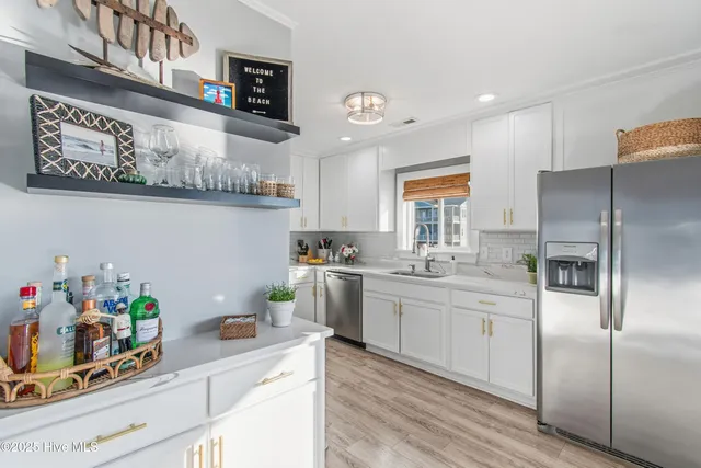 $928,000 | 122 Sanford Street, Holden Beach, NC 28462