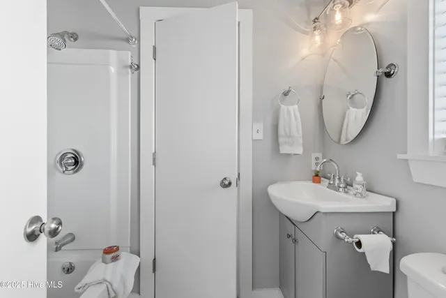 $928,000 | 122 Sanford Street, Holden Beach, NC 28462