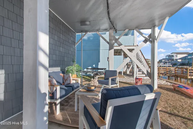 $928,000 | 122 Sanford Street, Holden Beach, NC 28462