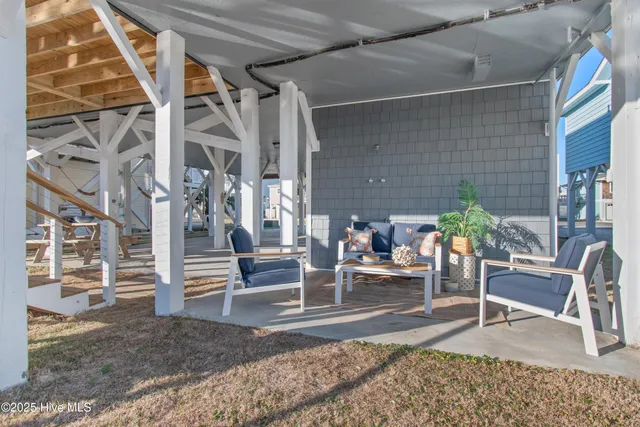 $928,000 | 122 Sanford Street, Holden Beach, NC 28462