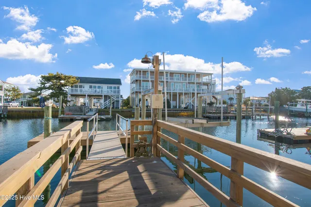 $928,000 | 122 Sanford Street, Holden Beach, NC 28462