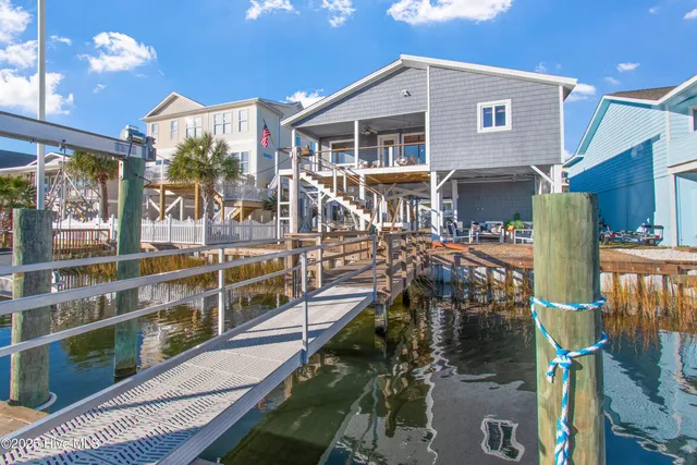 $928,000 | 122 Sanford Street, Holden Beach, NC 28462