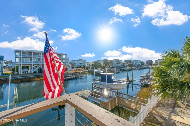 $928,000 | 122 Sanford Street, Holden Beach, NC 28462