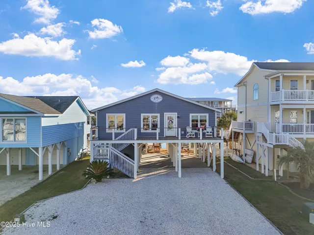 $928,000 | 122 Sanford Street, Holden Beach, NC 28462