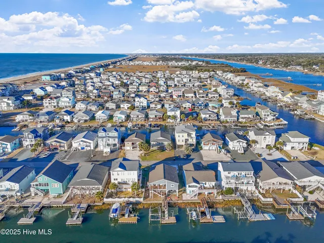 $928,000 | 122 Sanford Street, Holden Beach, NC 28462
