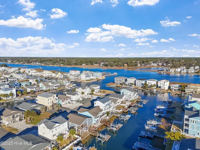 $928,000 | 122 Sanford Street, Holden Beach, NC 28462