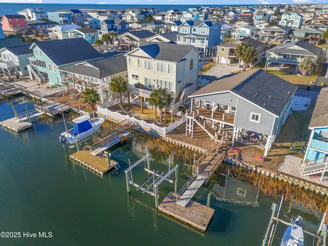 $928,000 | 122 Sanford Street, Holden Beach, NC 28462