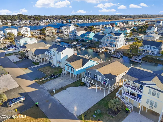 $928,000 | 122 Sanford Street, Holden Beach, NC 28462