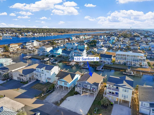 $928,000 | 122 Sanford Street, Holden Beach, NC 28462