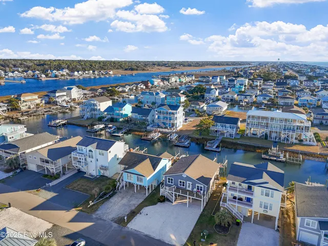 $928,000 | 122 Sanford Street, Holden Beach, NC 28462