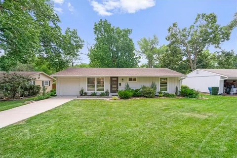 $335,000 | 7725 Colonial Drive, Prairie Village, KS 66208