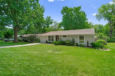 $335,000 | 7725 Colonial Drive, Prairie Village, KS 66208
