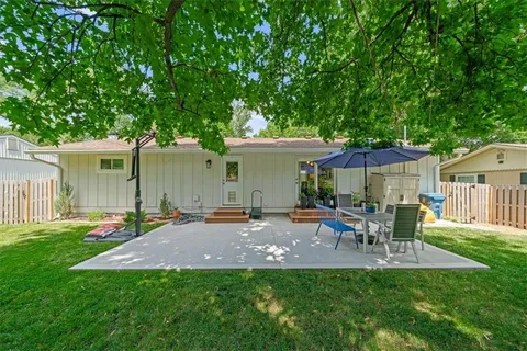 $335,000 | 7725 Colonial Drive, Prairie Village, KS 66208