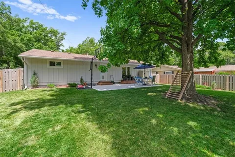 $335,000 | 7725 Colonial Drive, Prairie Village, KS 66208