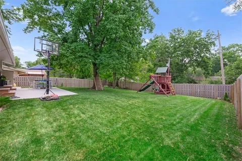 $335,000 | 7725 Colonial Drive, Prairie Village, KS 66208