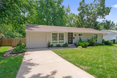 $335,000 | 7725 Colonial Drive, Prairie Village, KS 66208