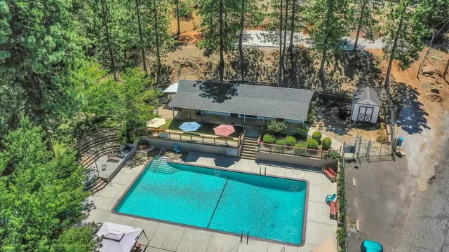 an outdoor space with lots of green space