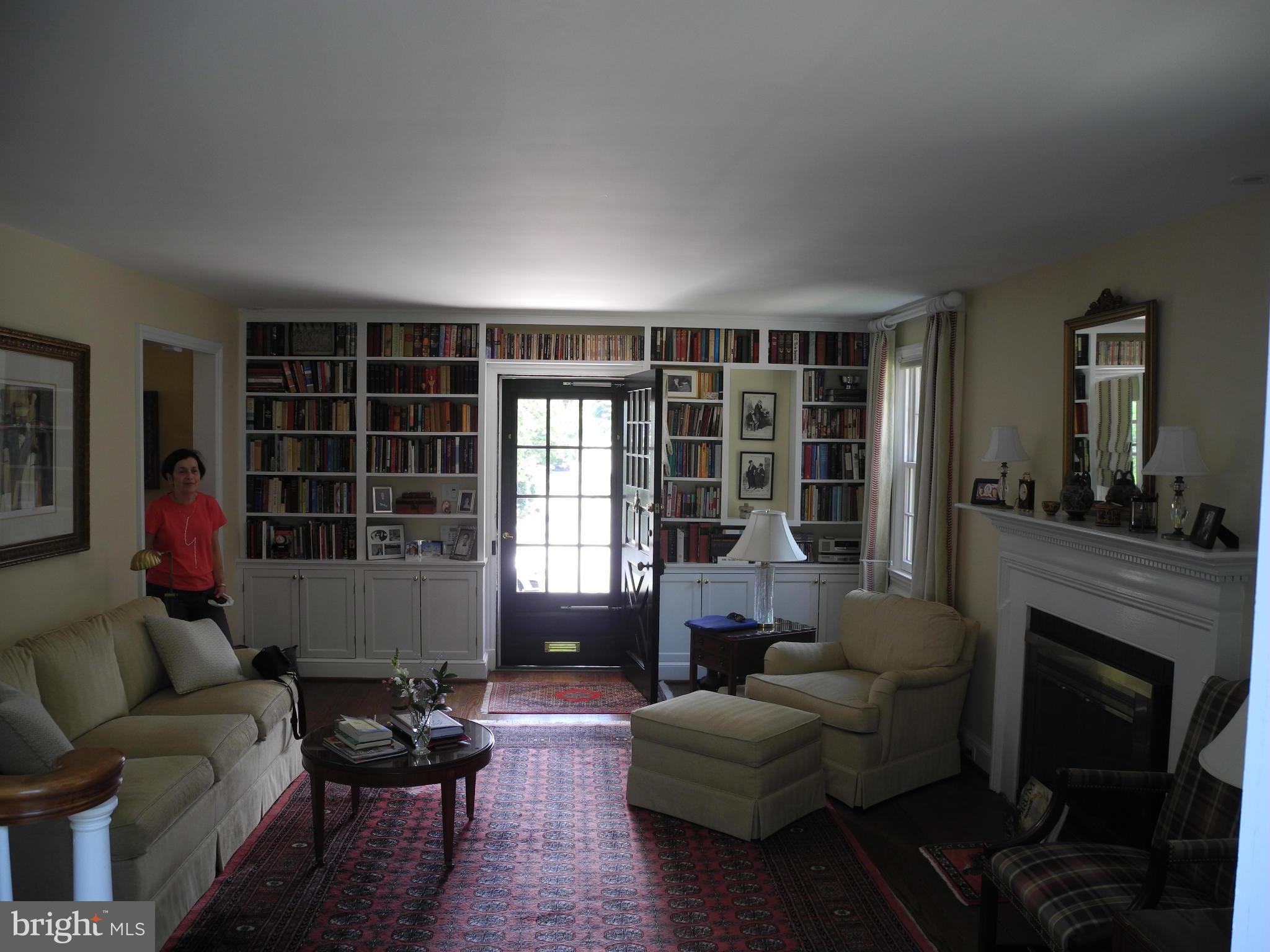 5710 Kenmore Road Baltimore, MD 21210 - Photo 14 of 30 Living Room