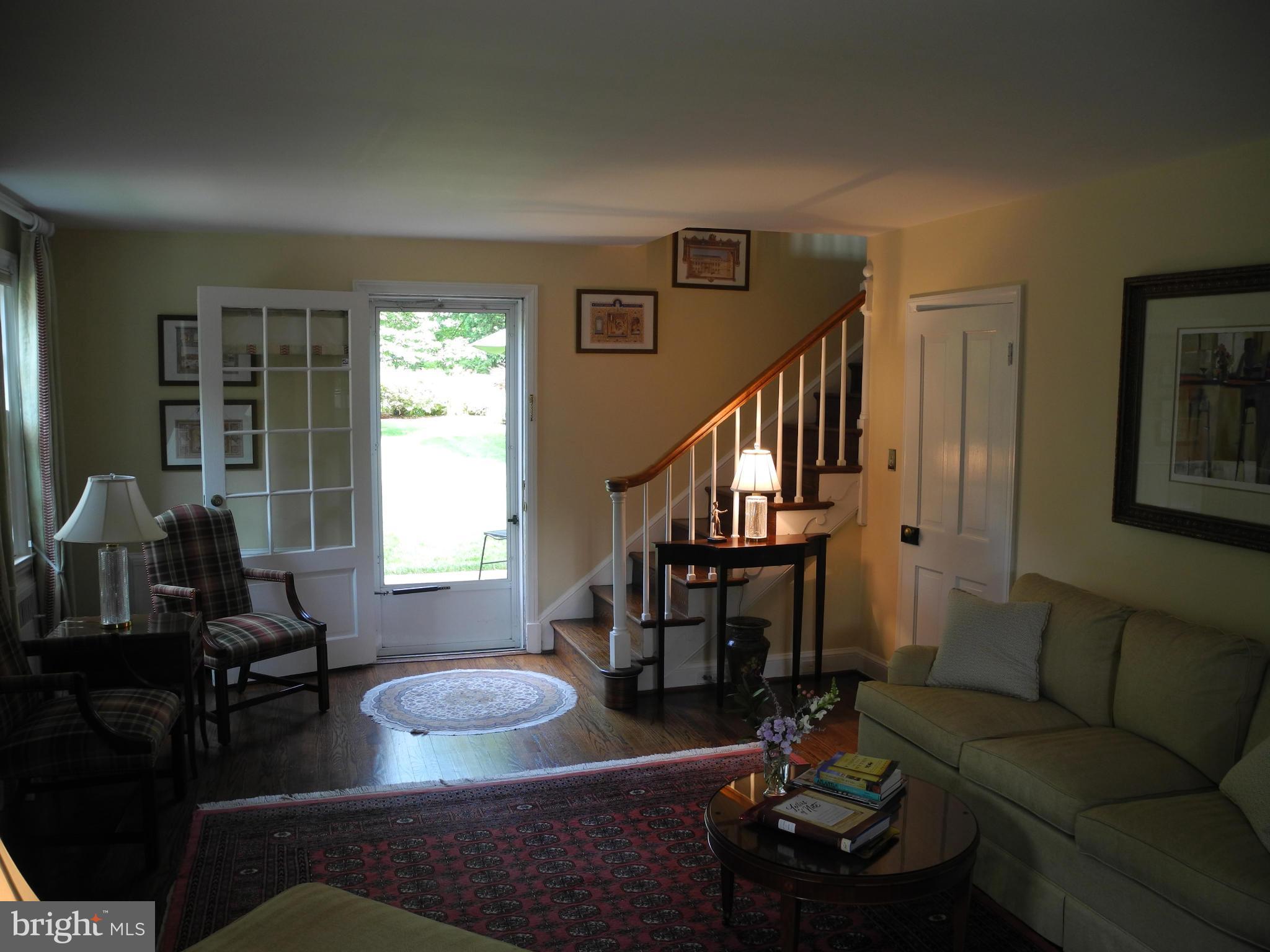 5710 Kenmore Road Baltimore, MD 21210 - Photo 15 of 30 Living Room