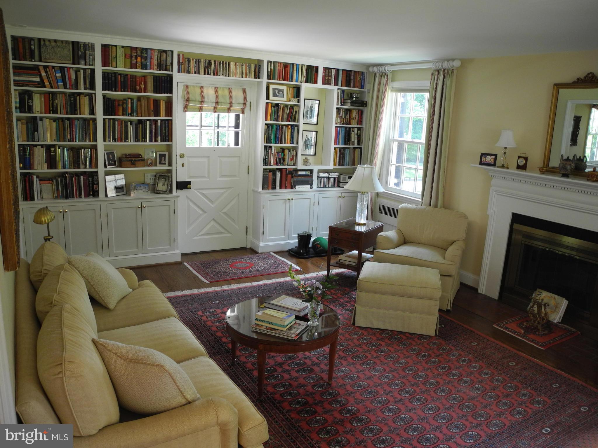 5710 Kenmore Road Baltimore, MD 21210 - Photo 17 of 30 Living Room