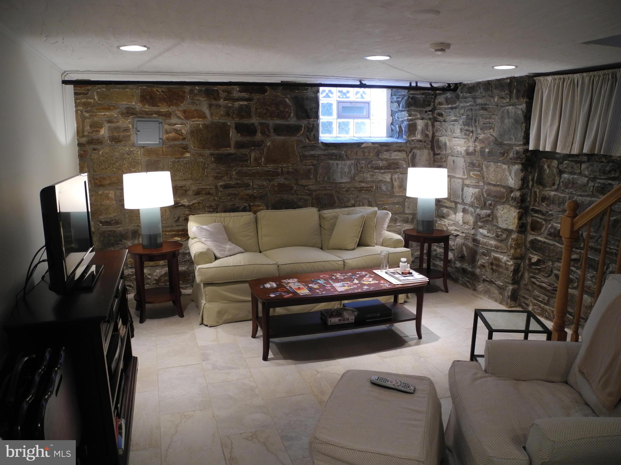 5710 Kenmore Road Baltimore, MD 21210 - Photo 19 of 30 Family Room