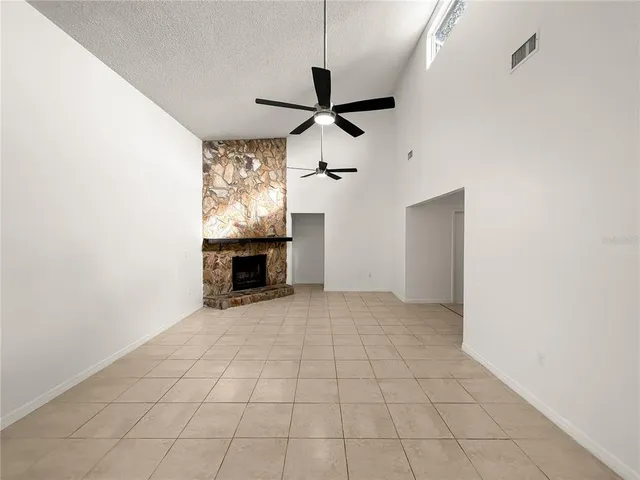 a view of empty room with a ceiling fan and window