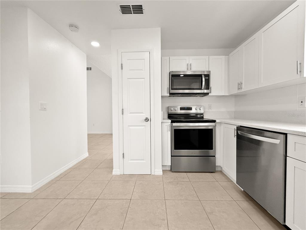 1610 Harbor Way Bartow, FL 33830 - Photo 17 of 25 a kitchen with a stove and a microwave