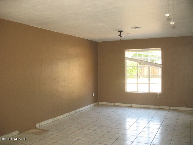 2430 East Cheery Lynn Road Phoenix, AZ 85016 - Photo 5 of 14 C:\fakepath\023-383401- Living Rooms (2)