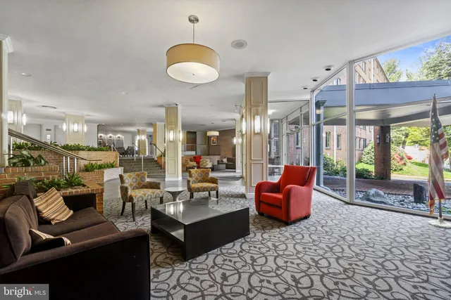 $2,000 | 3000 Spout Run Parkway, Unit A206, Arlington, VA 22201