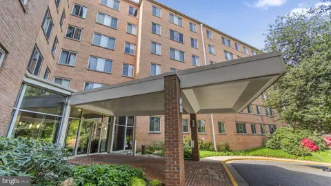 $2,000 | 3000 Spout Run Parkway, Unit A206, Arlington, VA 22201