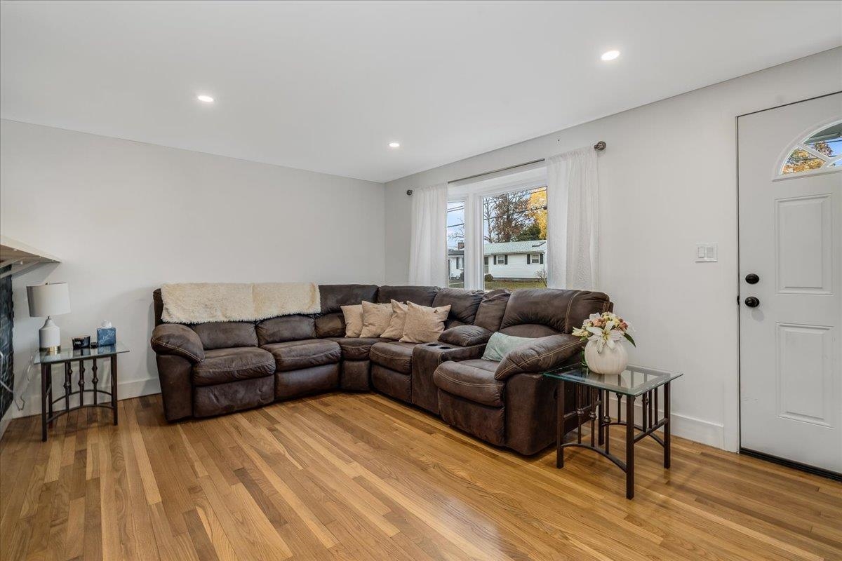 371 Weston Road Manchester, NH 03103 - Photo 6 of 41