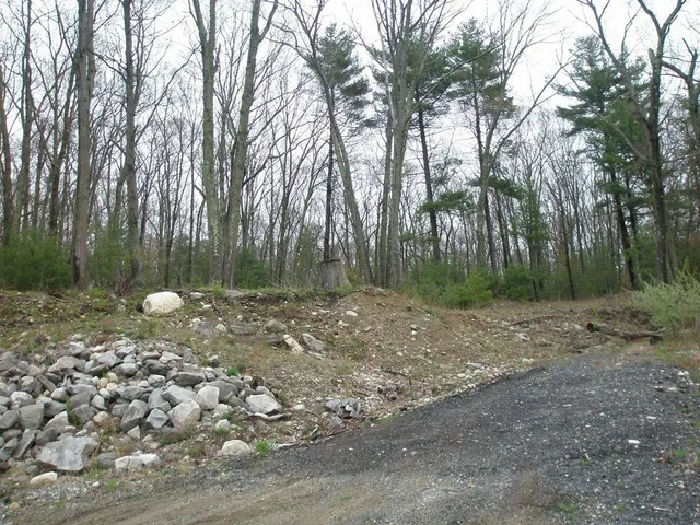 $300,000 | 7 Quarry Hill Lane, Blackstone, MA 01504