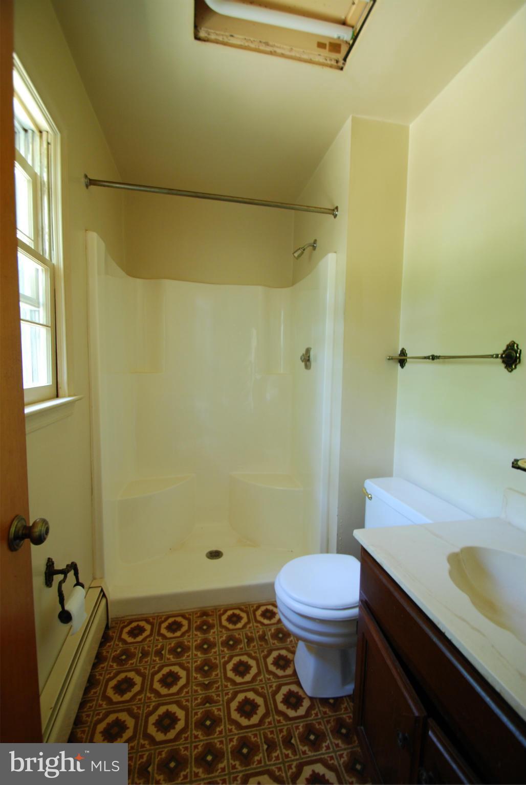 7258 Baldwin Ridge Road Warrenton, VA 20187 - Photo 8 of 13 Bath (Master)