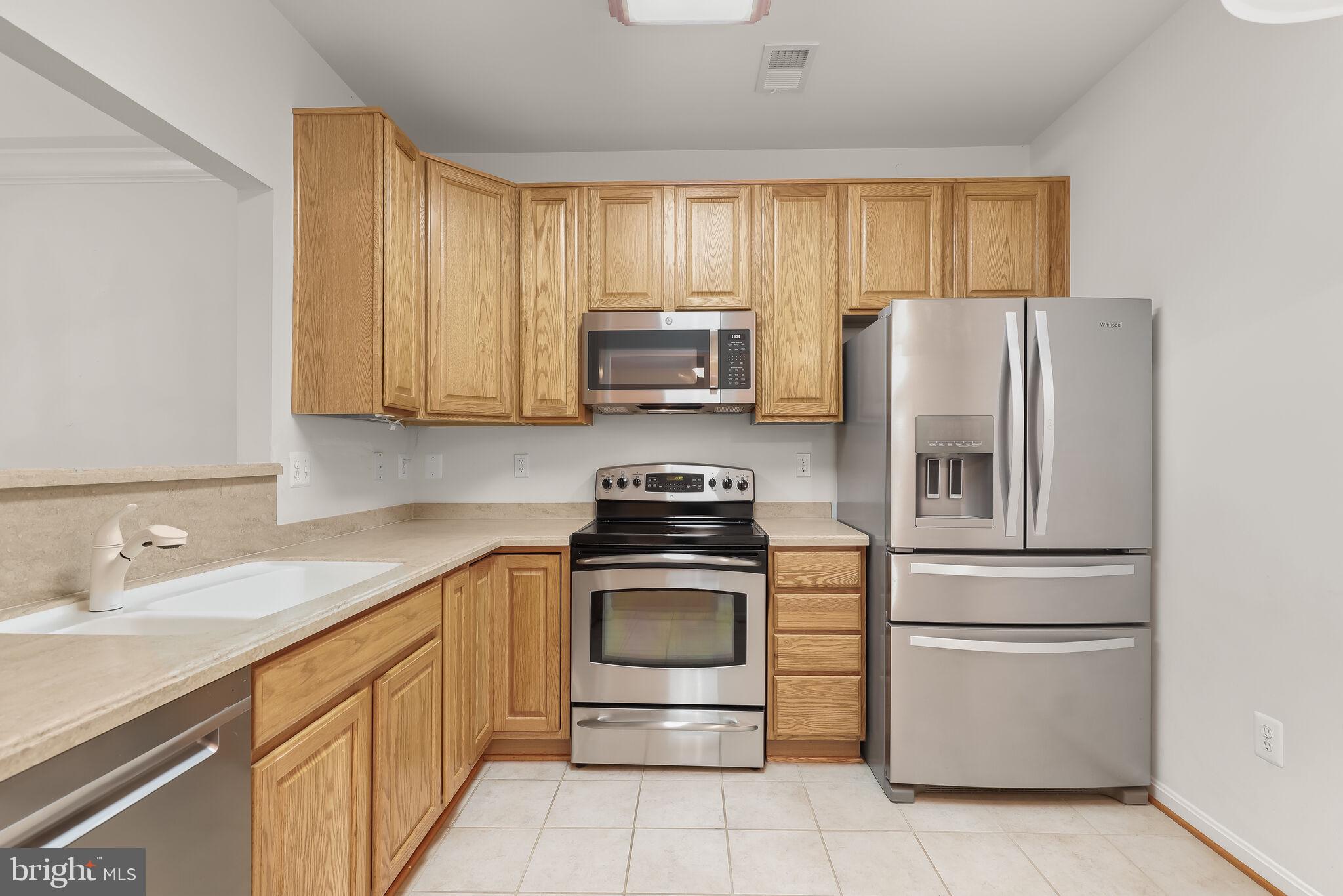 7315 Brookview Road, Unit 104 Elkridge, MD 21075 - Photo 13 of 48 Kitchen with breakfast nook