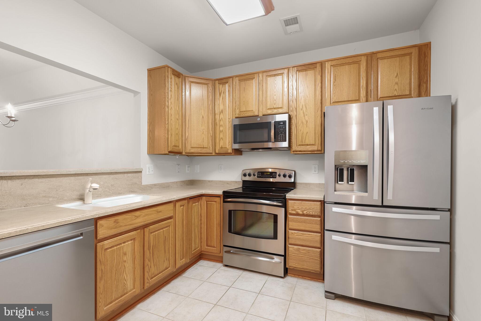 7315 Brookview Road, Unit 104 Elkridge, MD 21075 - Photo 17 of 48 Kitchen